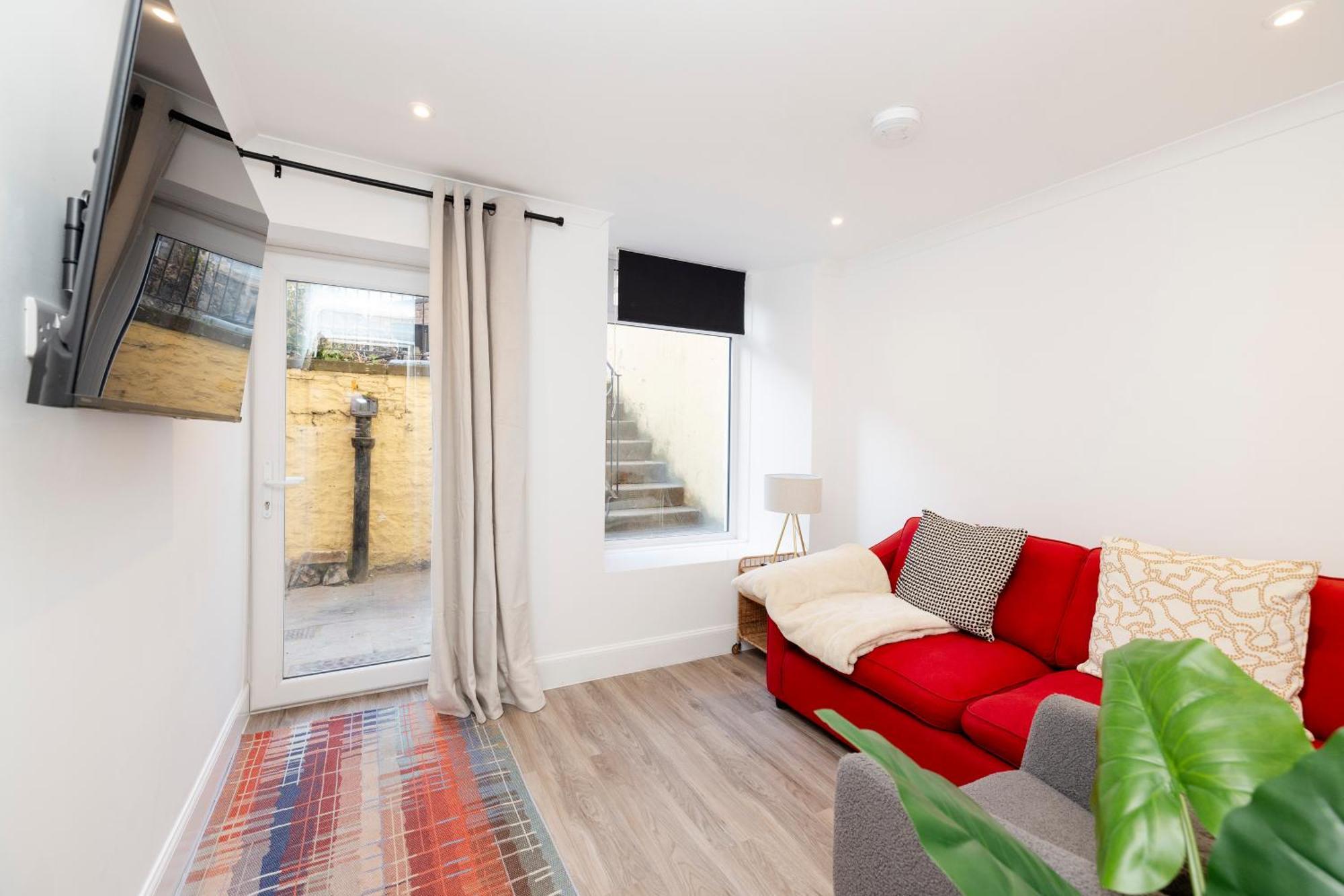Joivy 3Br Flat In Haymarket With Free Parking Edinburgh Exterior photo