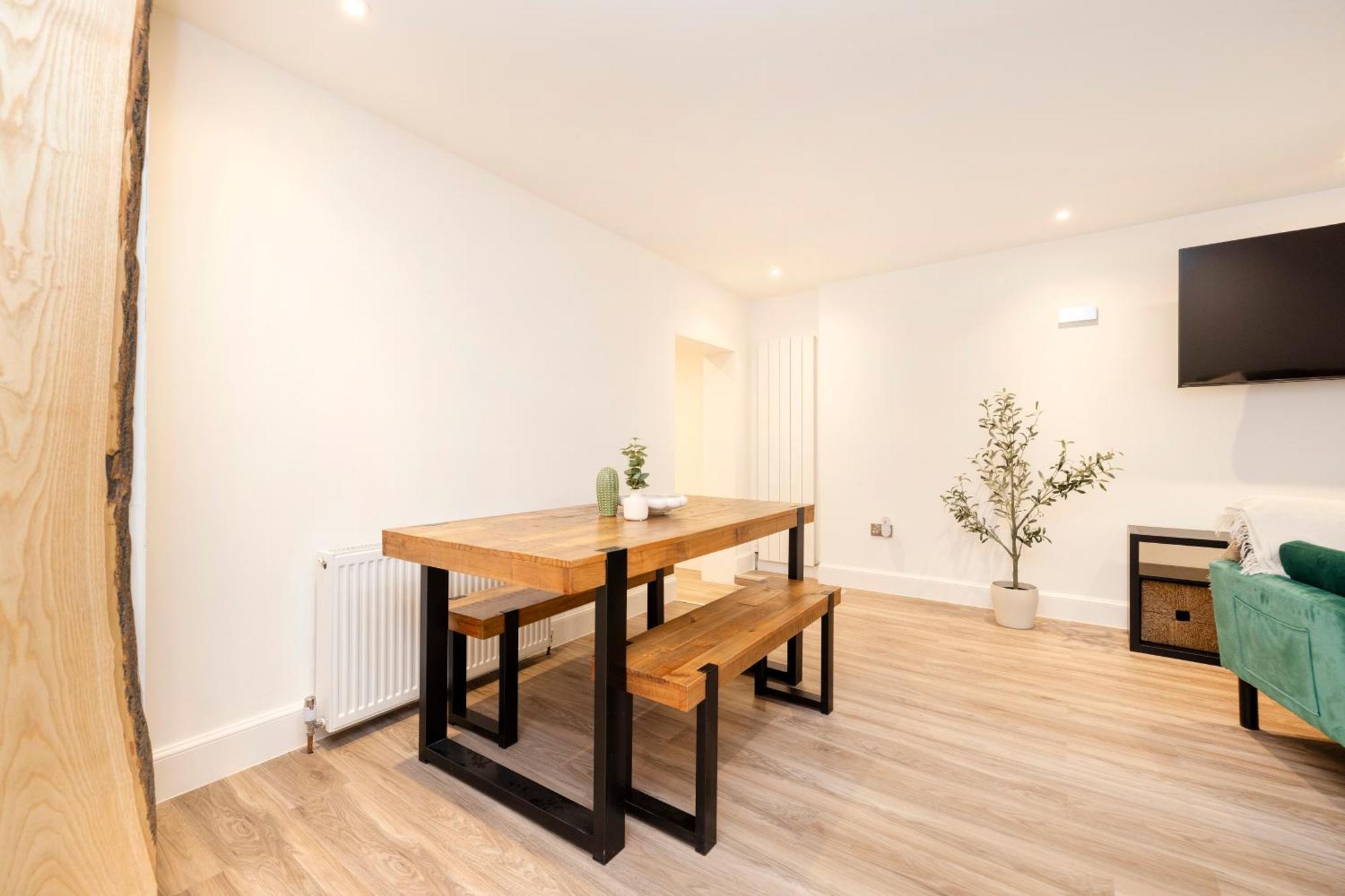 Joivy 3Br Flat In Haymarket With Free Parking Edinburgh Exterior photo
