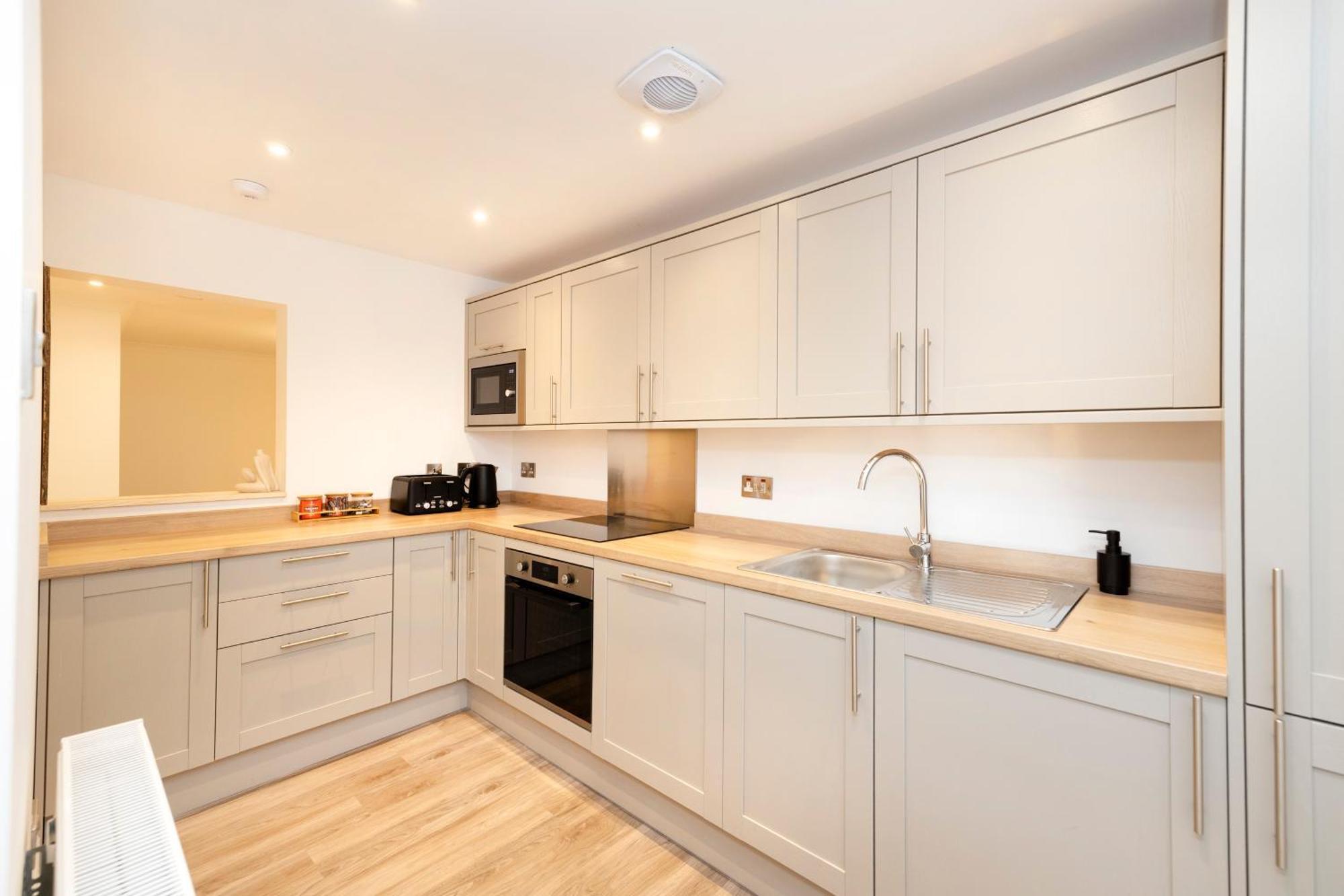 Joivy 3Br Flat In Haymarket With Free Parking Edinburgh Exterior photo