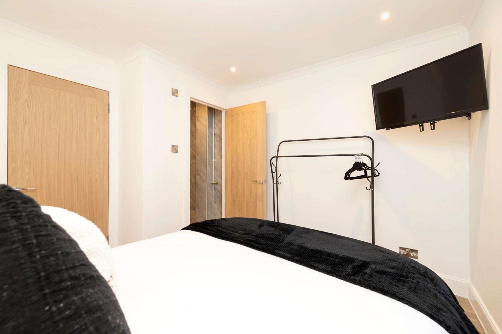Joivy 3Br Flat In Haymarket With Free Parking Edinburgh Exterior photo