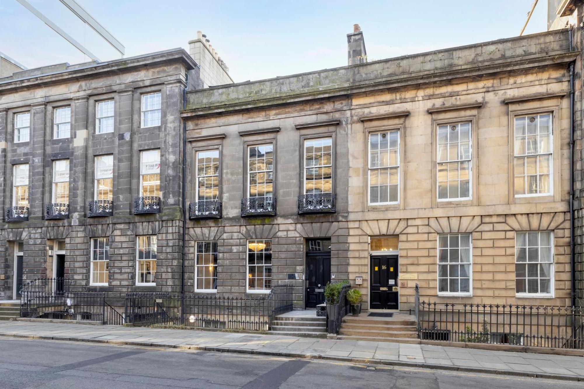 Joivy 3Br Flat In Haymarket With Free Parking Edinburgh Exterior photo